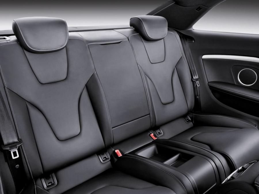 Интерьер Audi S5 Coupe 2011 года  (WW) (фото 15 из 21)